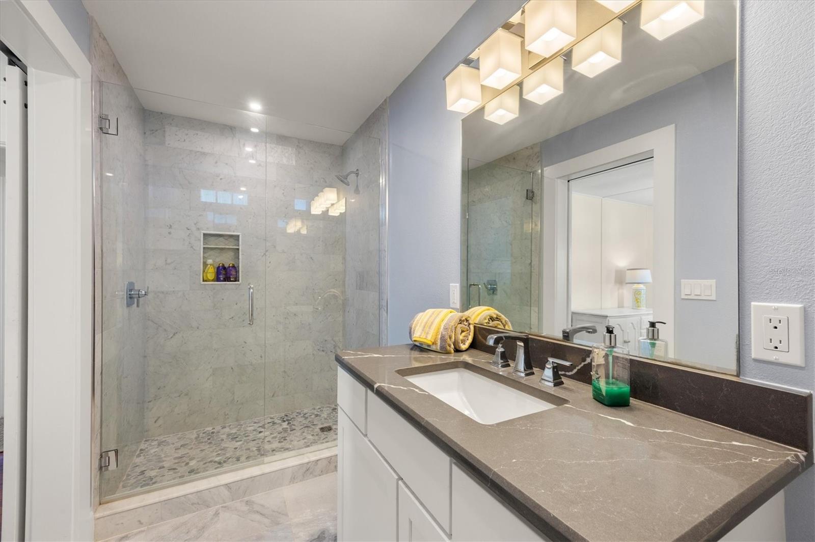 Image 32 of 39 For 260 Gilchrist Avenue