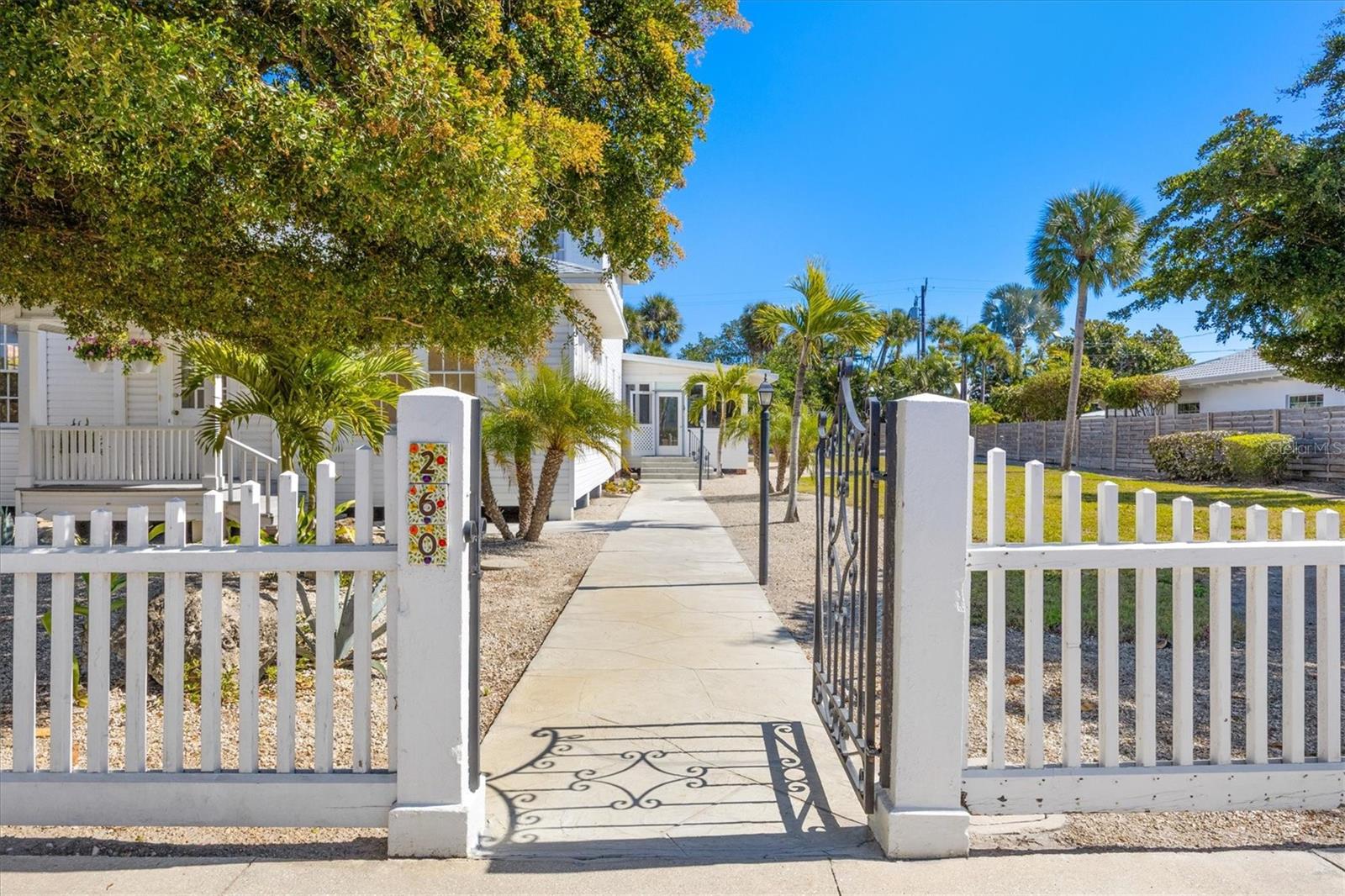 Image 4 of 39 For 260 Gilchrist Avenue