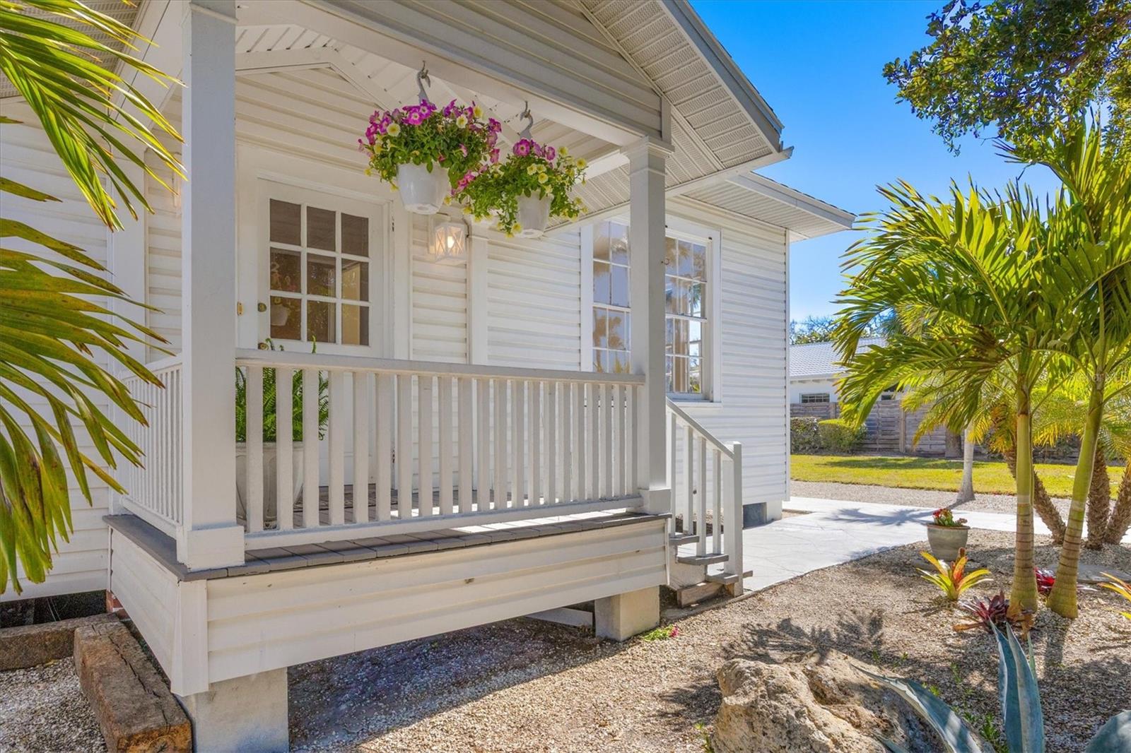 Image 6 of 39 For 260 Gilchrist Avenue