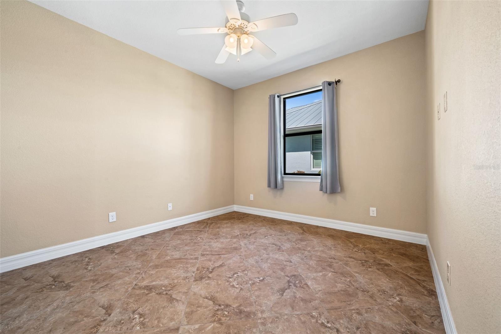 Image 25 of 43 For 8242 Tracy Circle