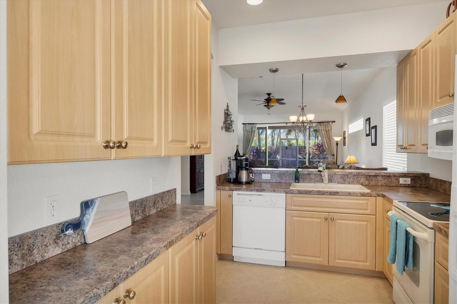 Image 15 of 43 For 5016 Seagrass Drive