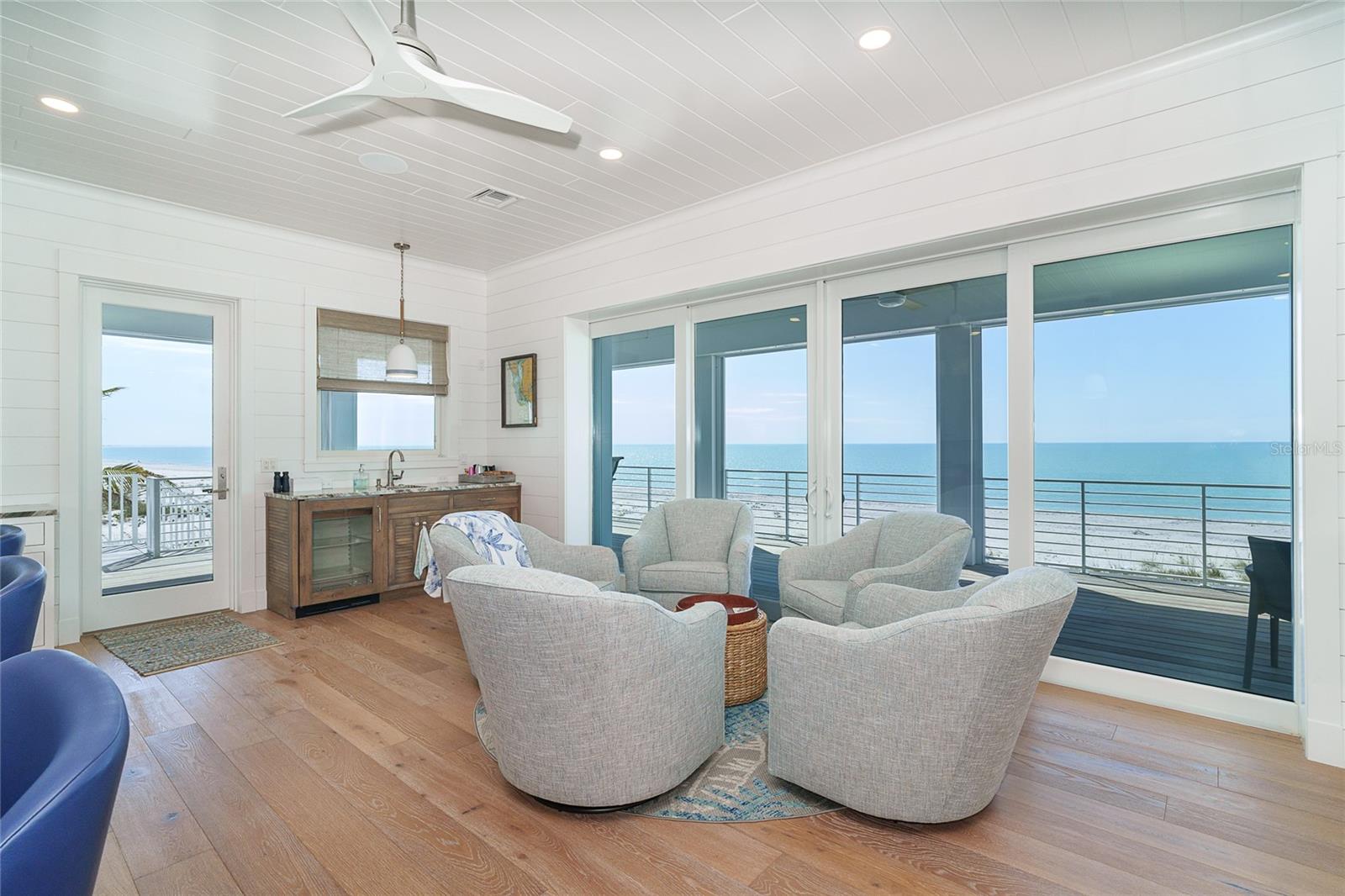 Listing photo id 26 for 391 Gulf Boulevard