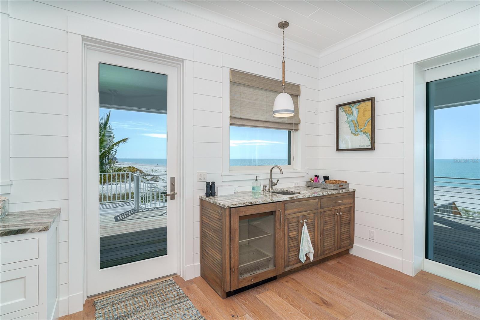 Listing photo id 27 for 391 Gulf Boulevard