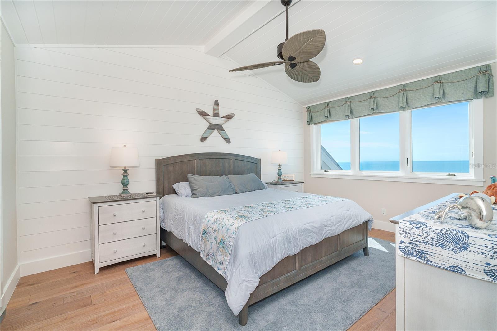 Listing photo id 52 for 391 Gulf Boulevard