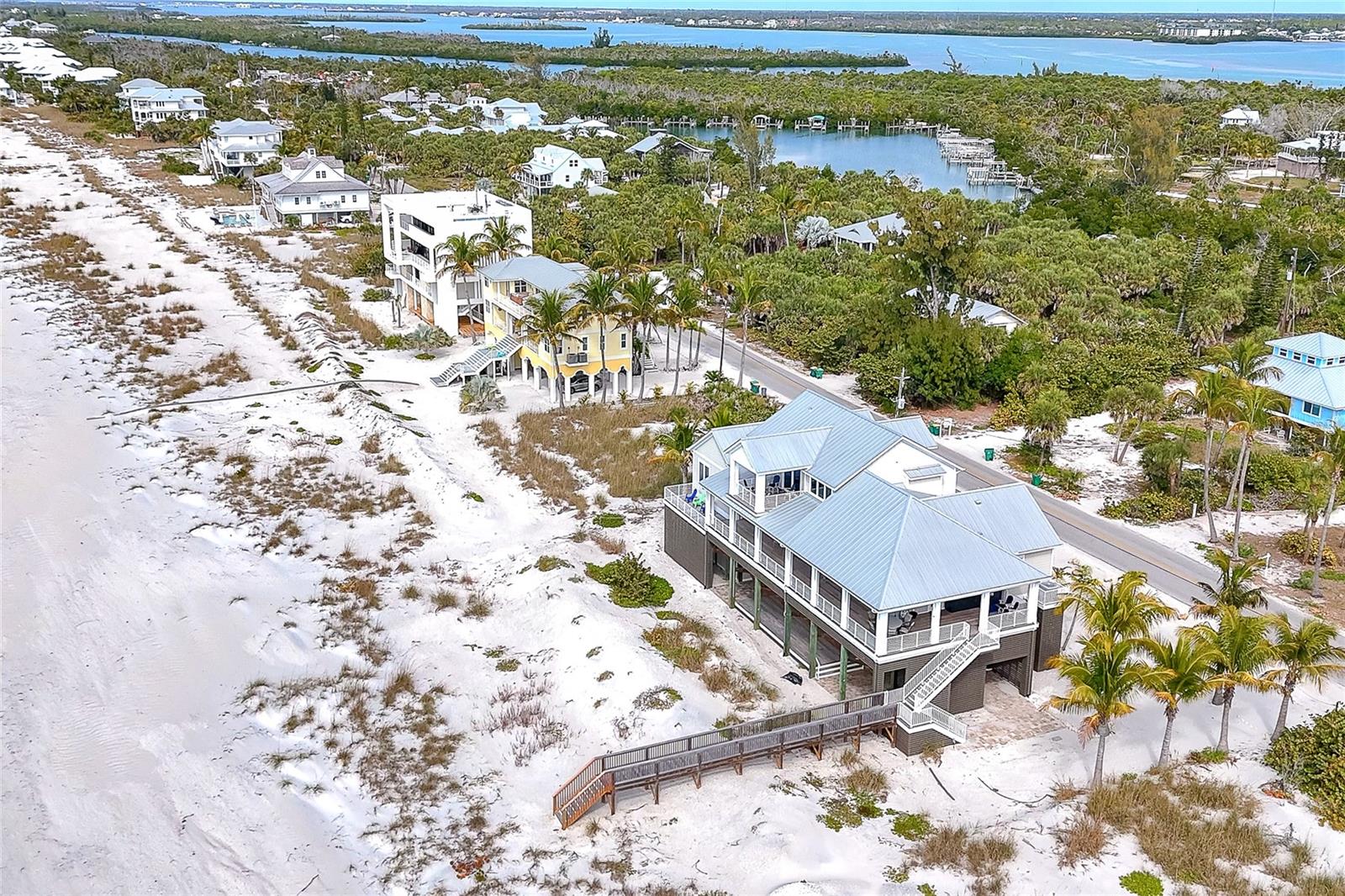 Listing photo id 74 for 391 Gulf Boulevard