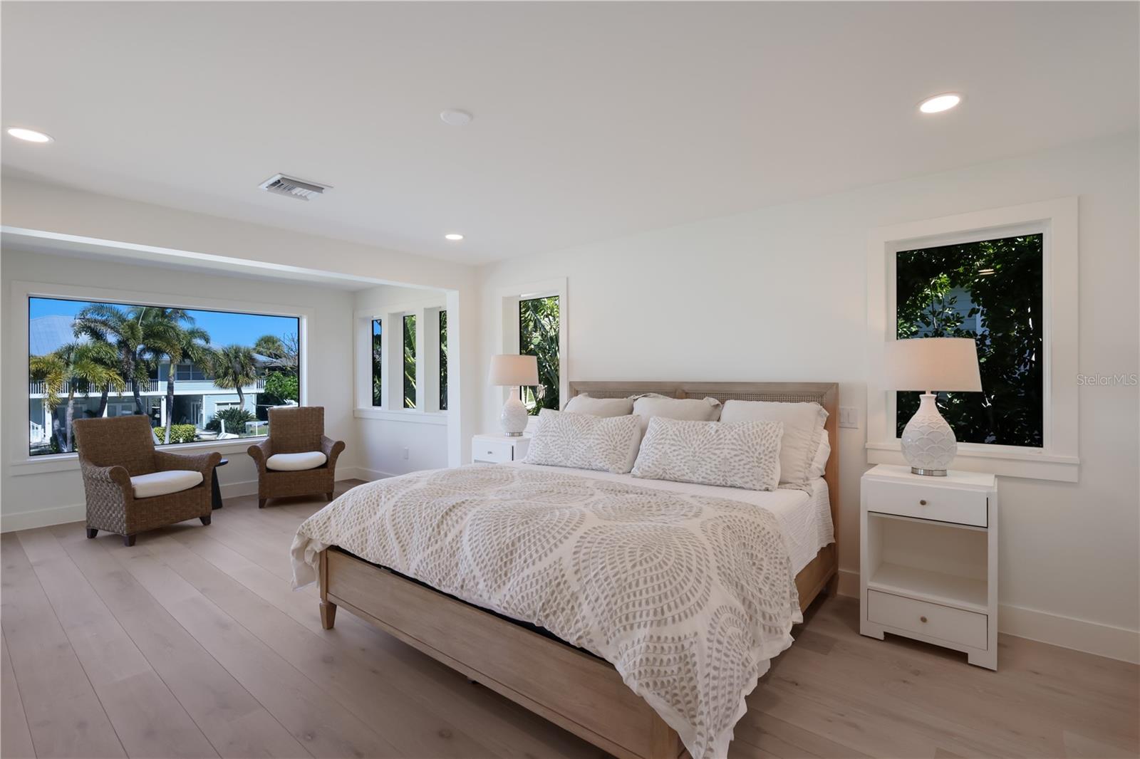 Image 13 of 49 For 204 Waterways Avenue