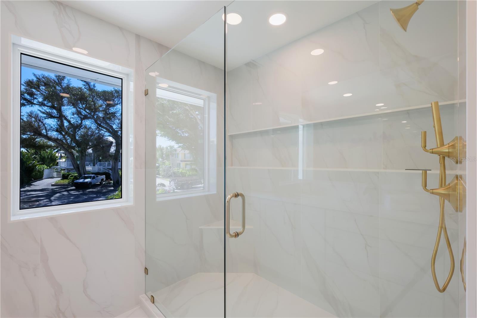 Image 16 of 49 For 204 Waterways Avenue