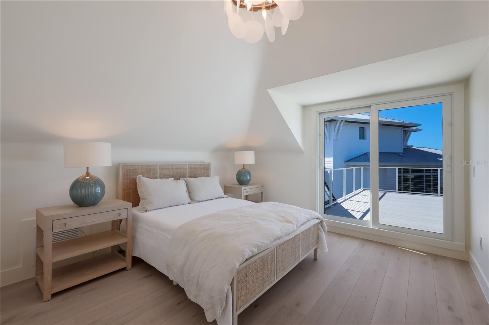 Image 21 of 49 For 204 Waterways Avenue