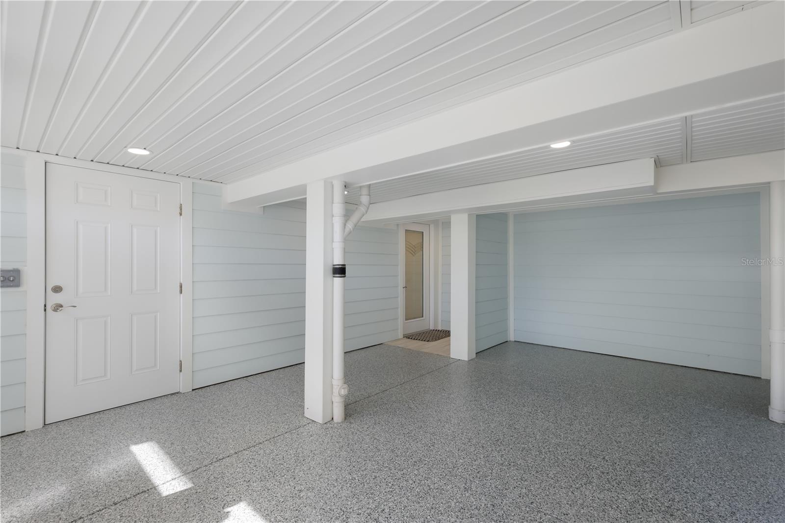 Image 24 of 49 For 204 Waterways Avenue