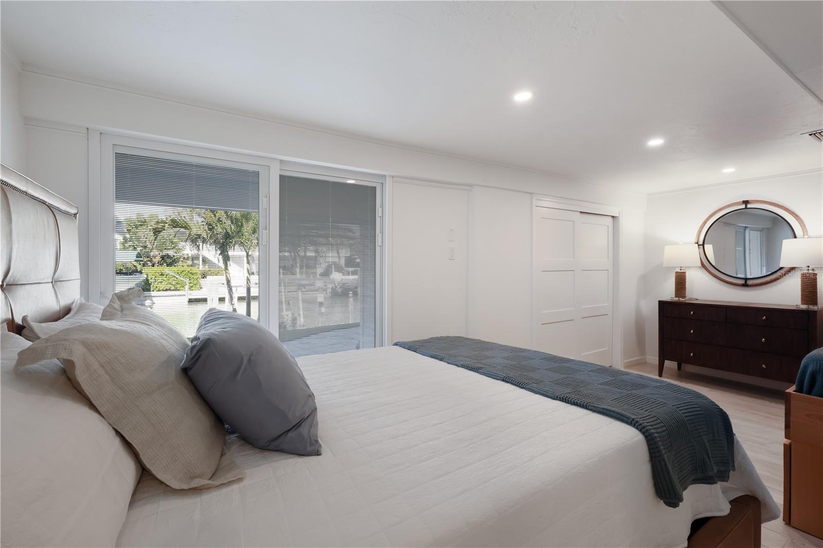 Image 25 of 49 For 204 Waterways Avenue