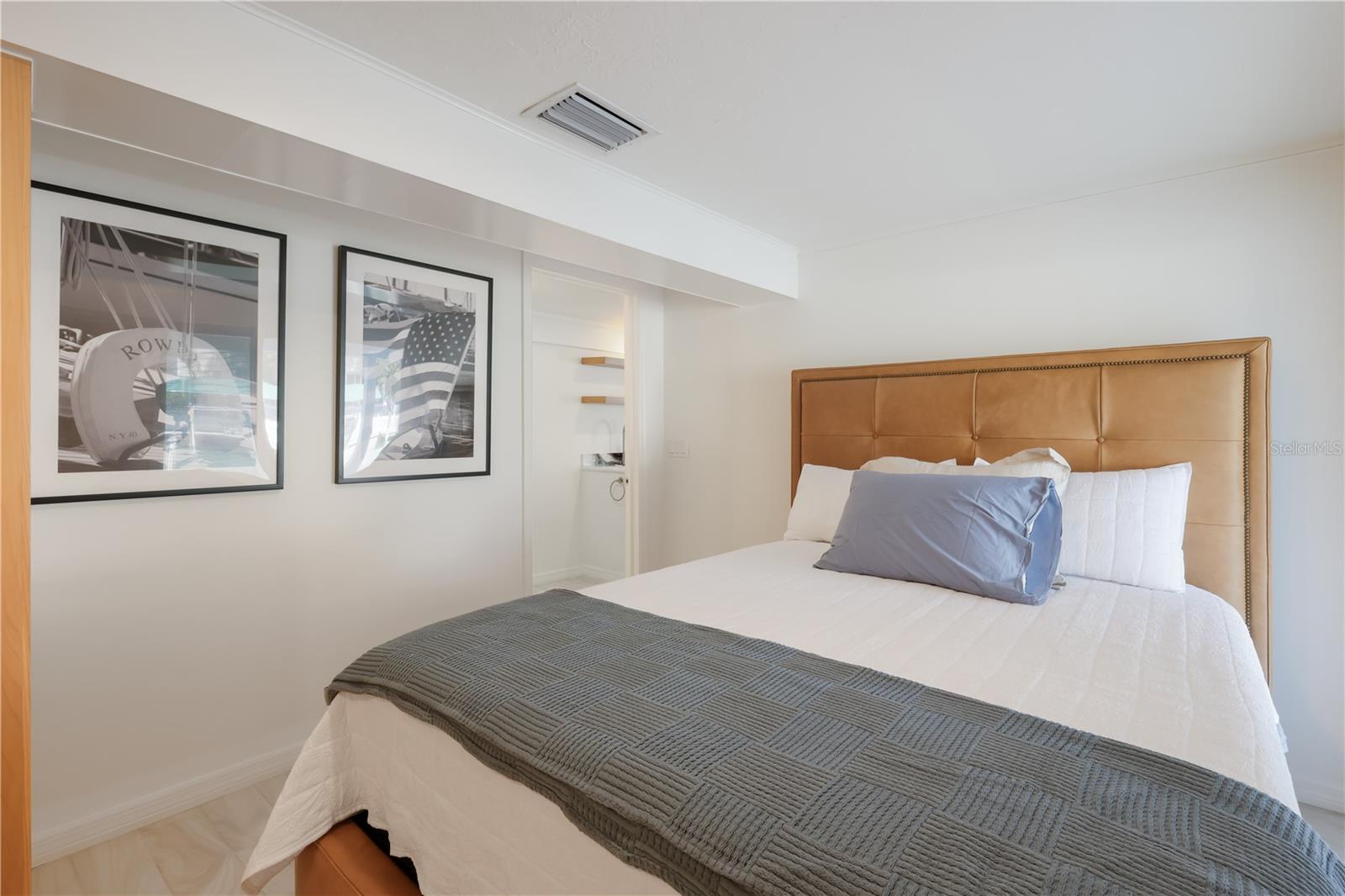 Image 26 of 49 For 204 Waterways Avenue