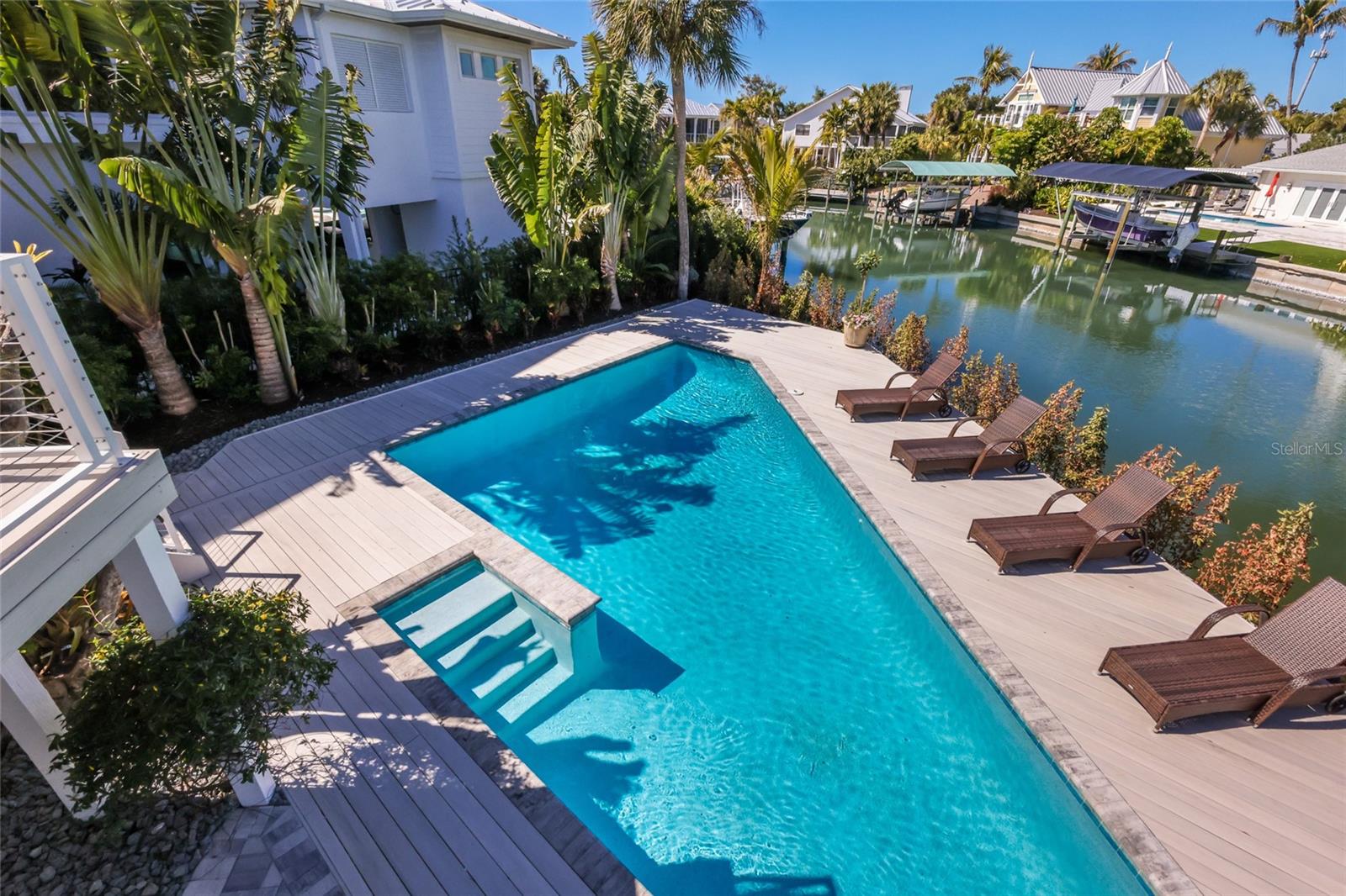 Image 38 of 49 For 204 Waterways Avenue