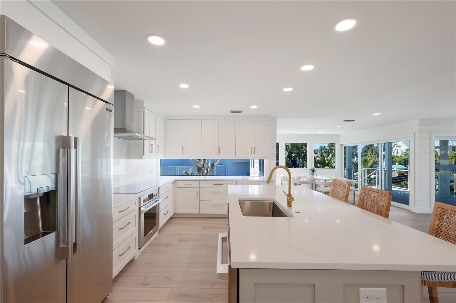 Image 4 of 49 For 204 Waterways Avenue