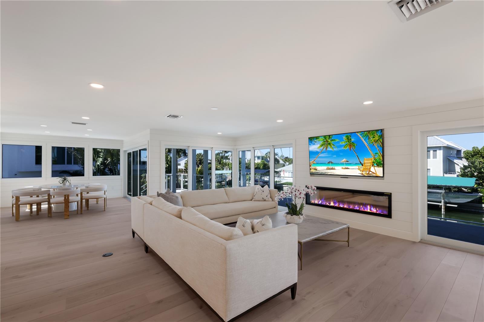 Image 9 of 49 For 204 Waterways Avenue