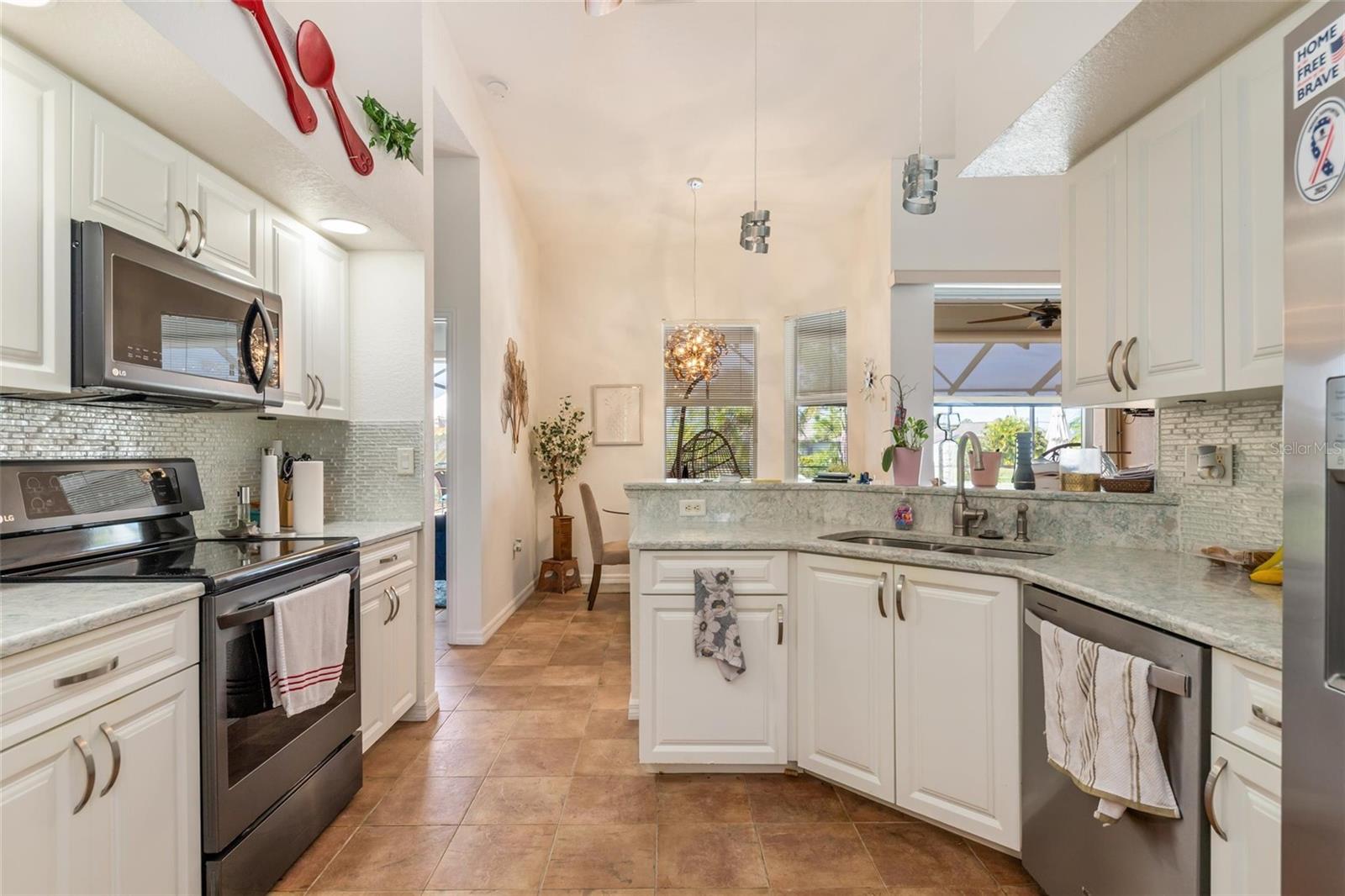 Image 17 of 46 For 245 Rotonda Boulevard N