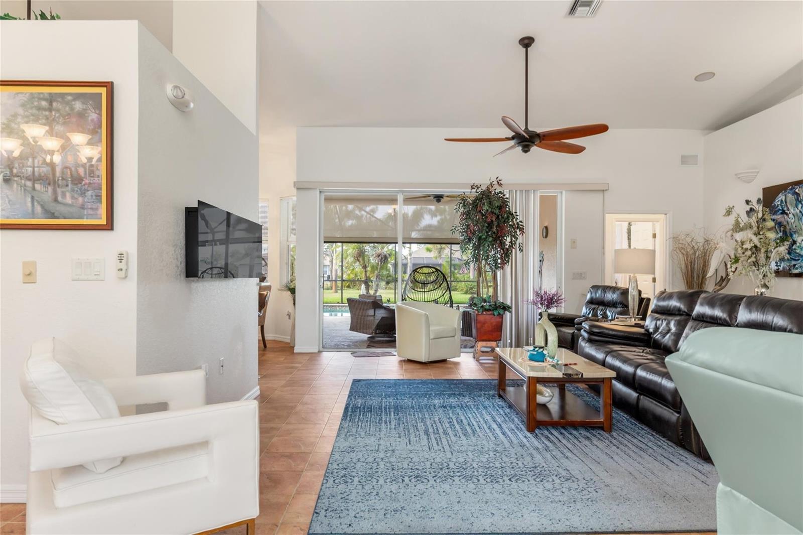 Image 4 of 46 For 245 Rotonda Boulevard N