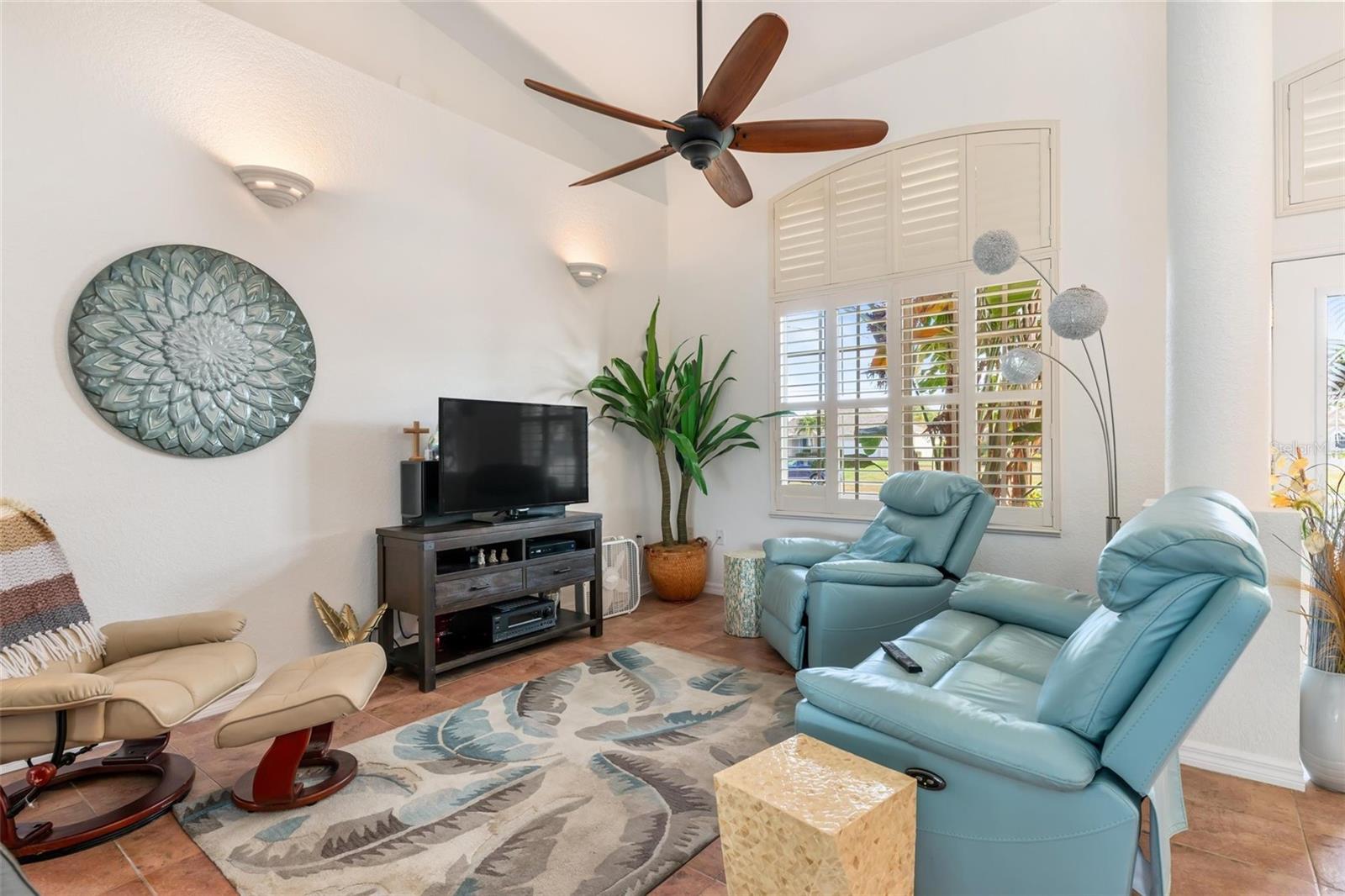 Image 7 of 46 For 245 Rotonda Boulevard N