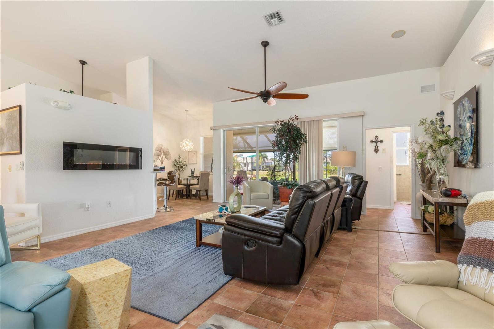 Image 8 of 46 For 245 Rotonda Boulevard N