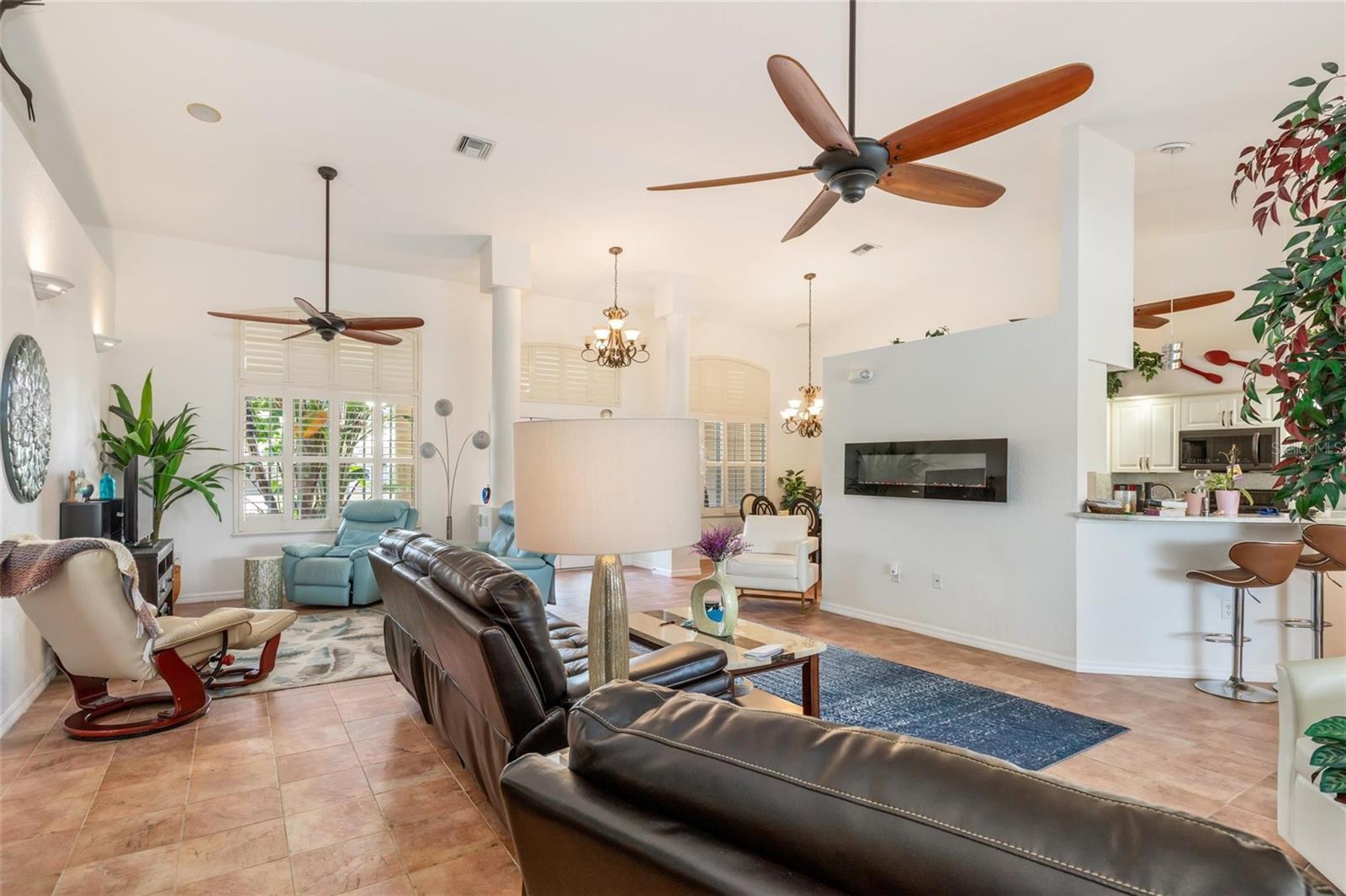 Image 9 of 46 For 245 Rotonda Boulevard N