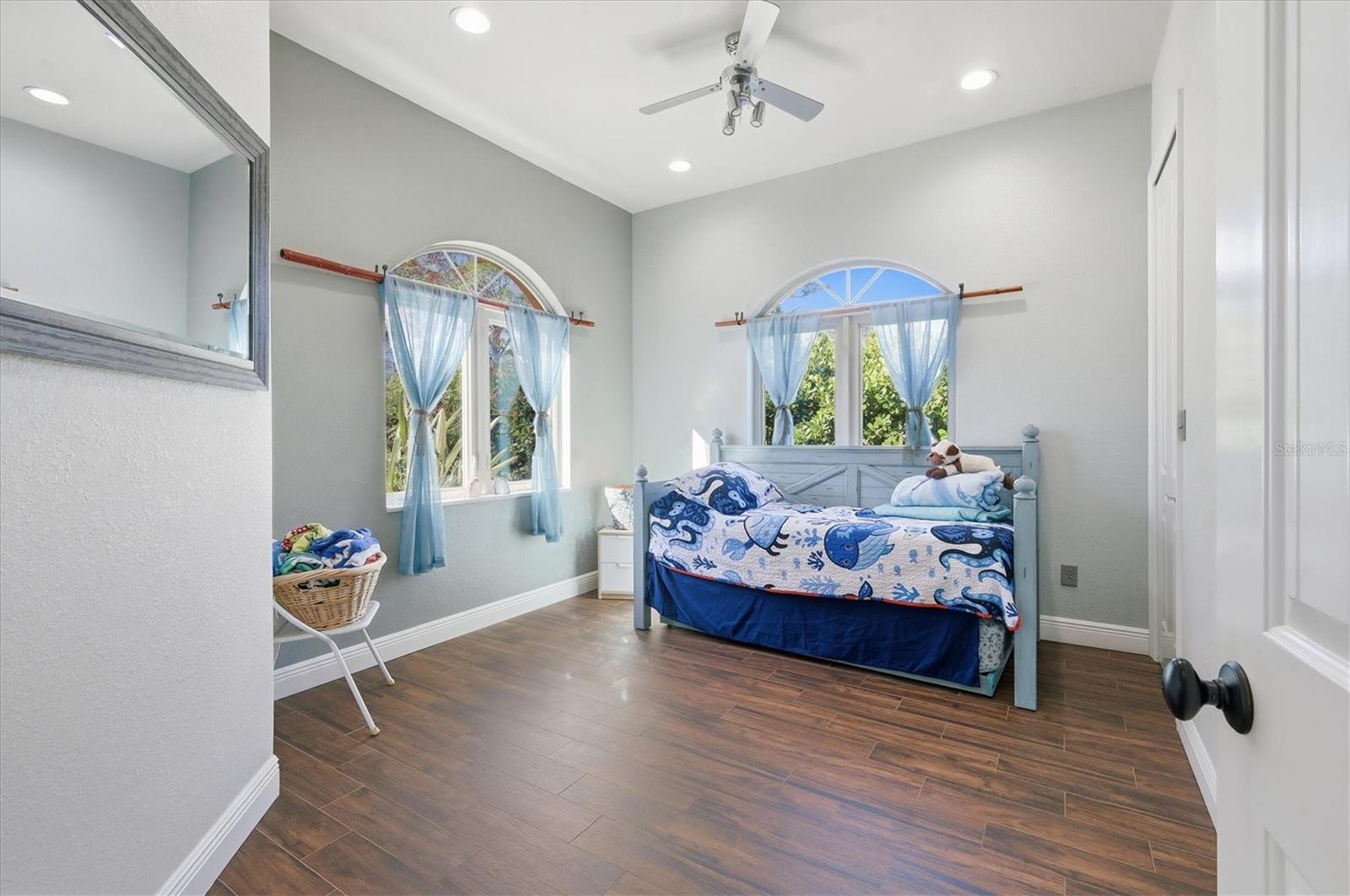 Image 13 of 99 For 1631 Maria Street