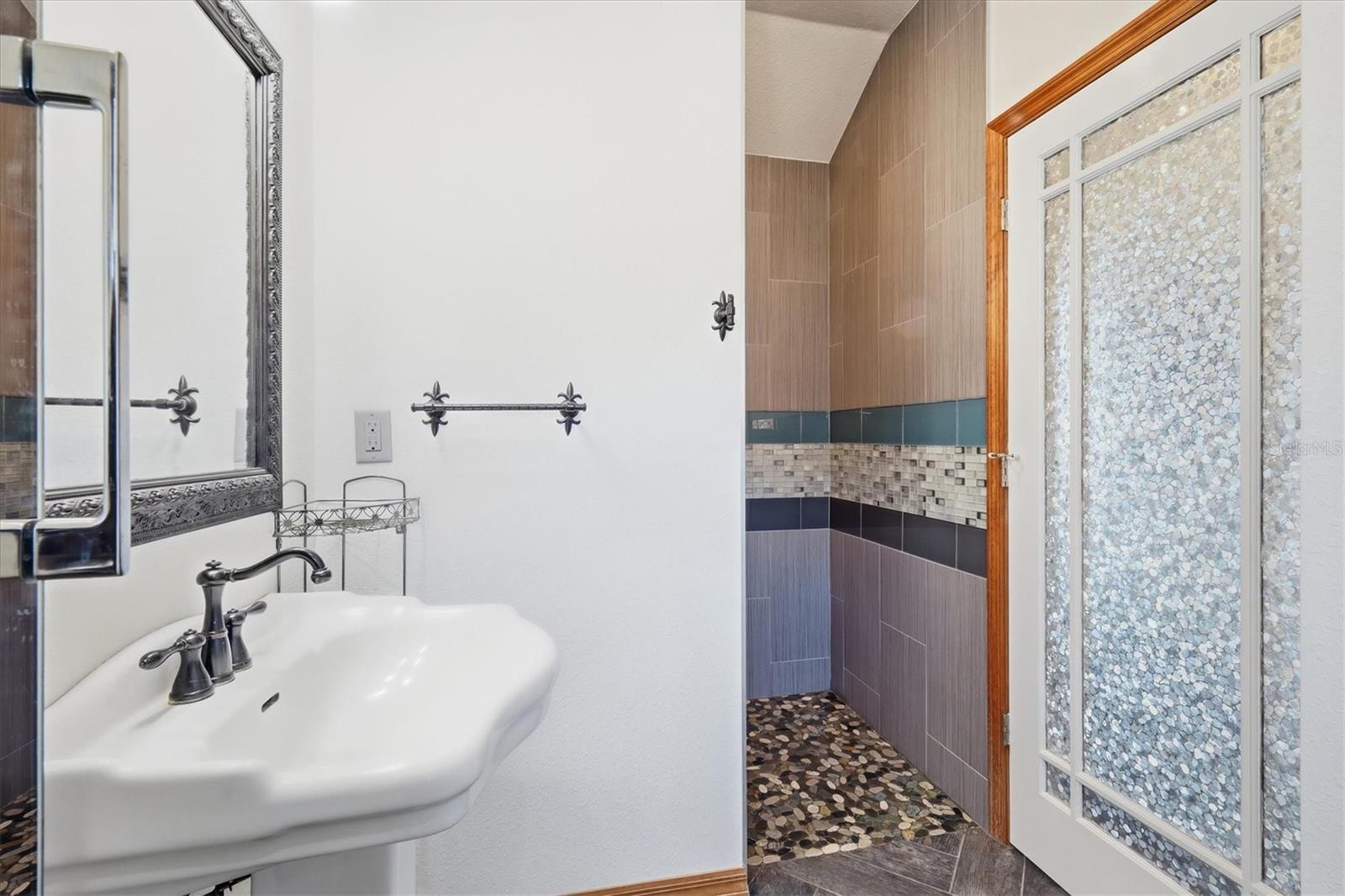 Image 55 of 99 For 1631 Maria Street