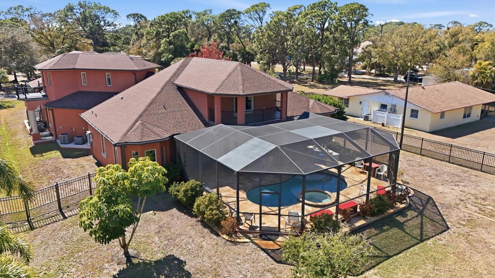 Image 65 of 99 For 1631 Maria Street