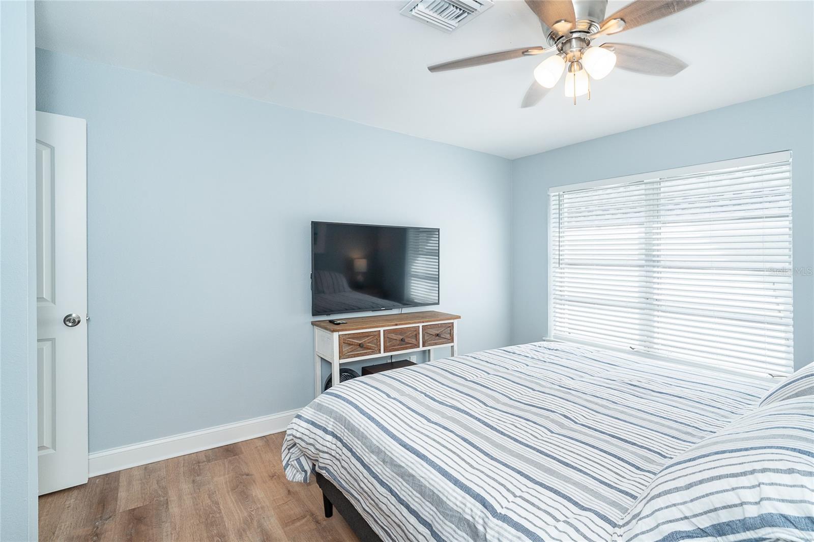 Image 24 of 57 For 6005 Beach Road 16