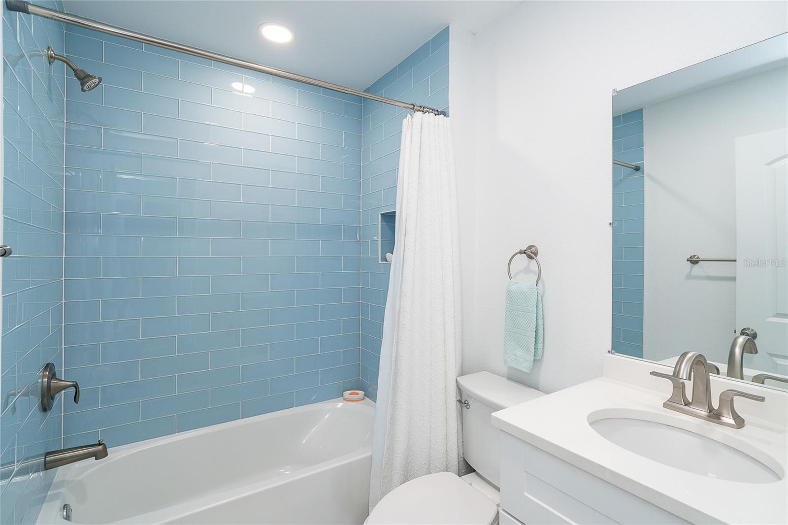 Image 25 of 57 For 6005 Beach Road 16