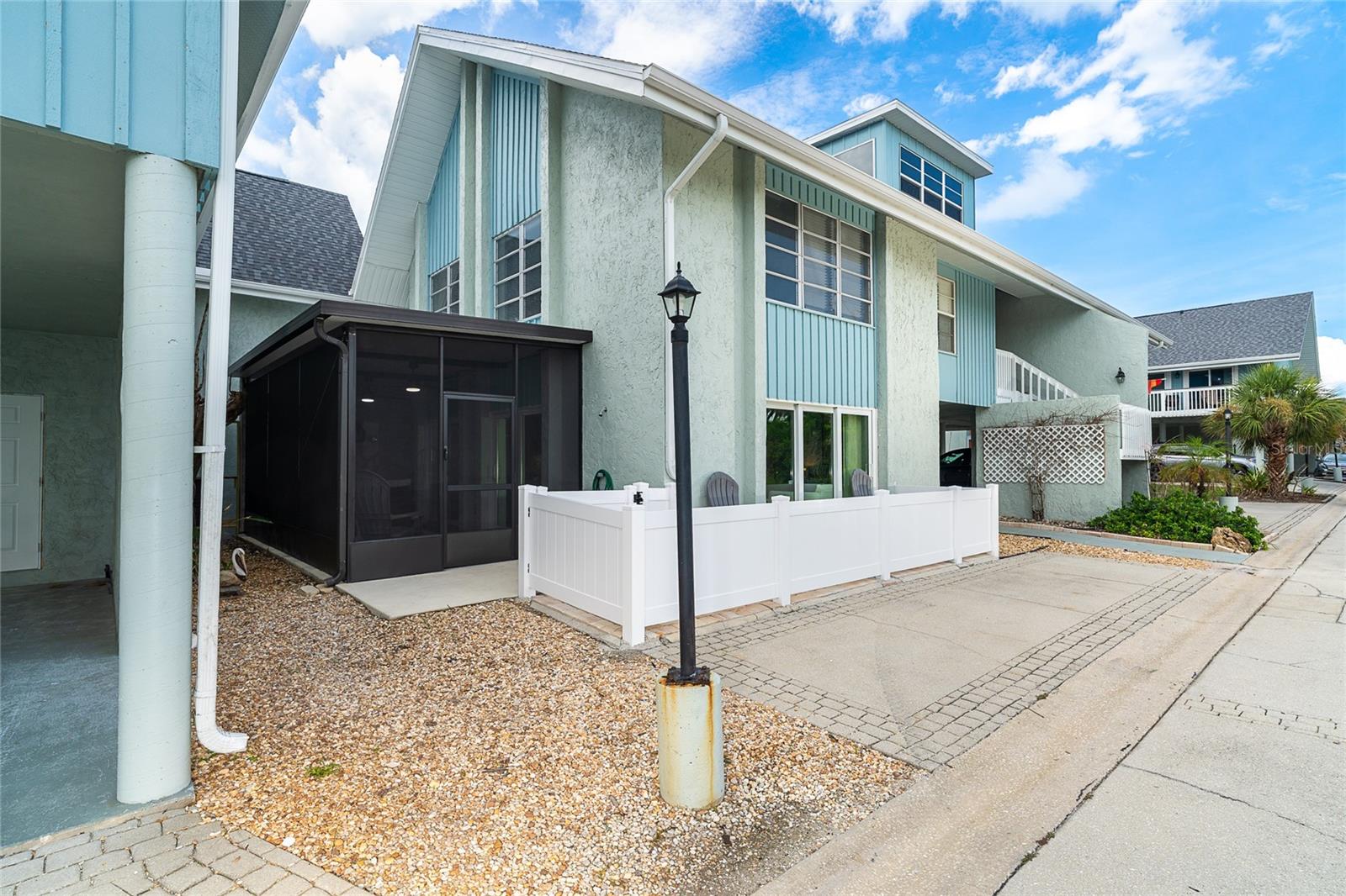 Image 4 of 57 For 6005 Beach Road 16