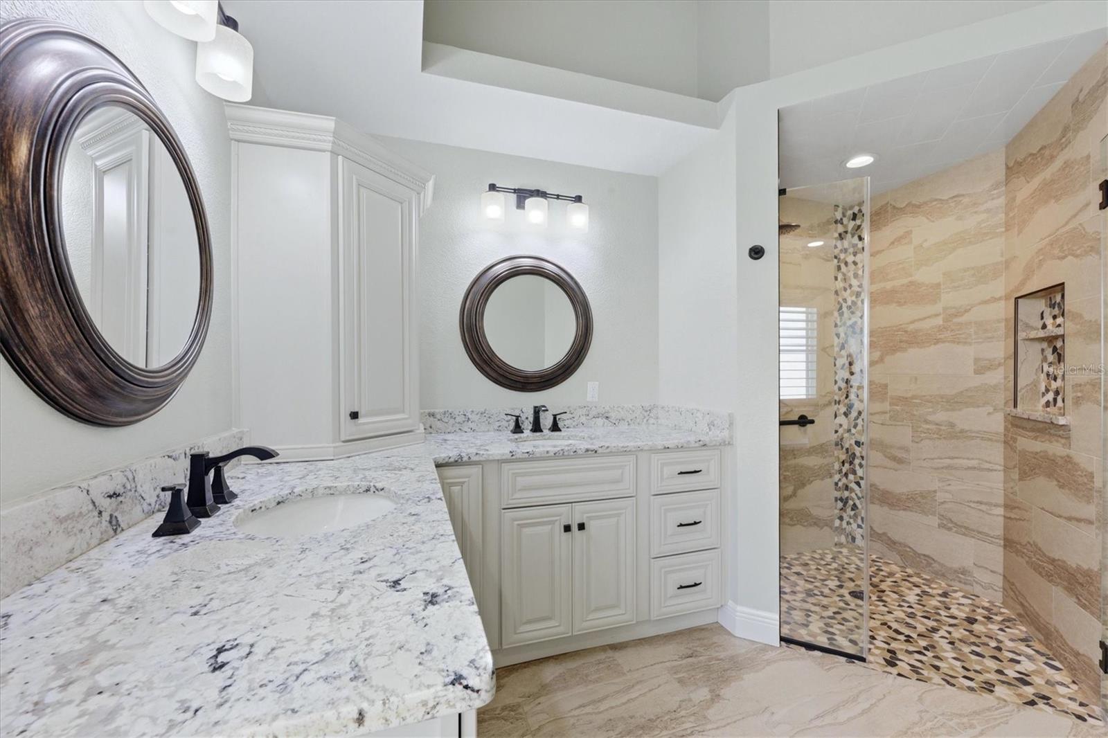 Image 32 of 93 For 14402 Bridgeview Lane