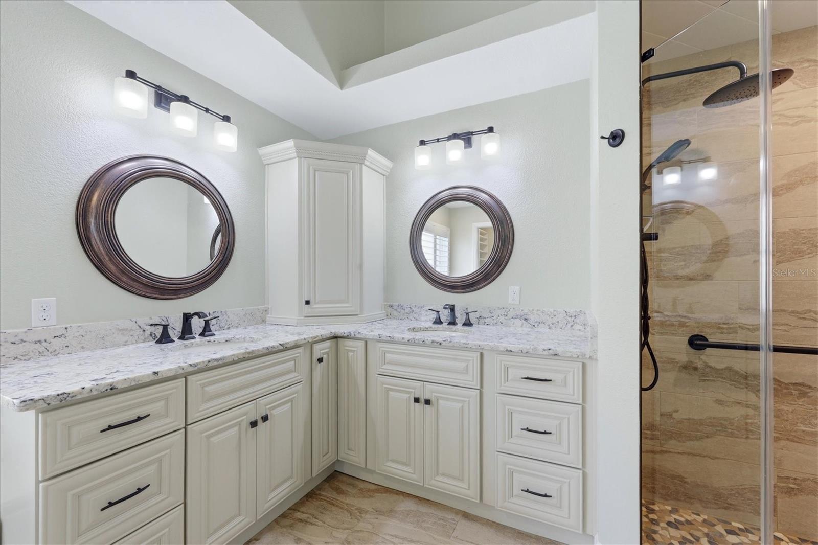 Image 33 of 93 For 14402 Bridgeview Lane