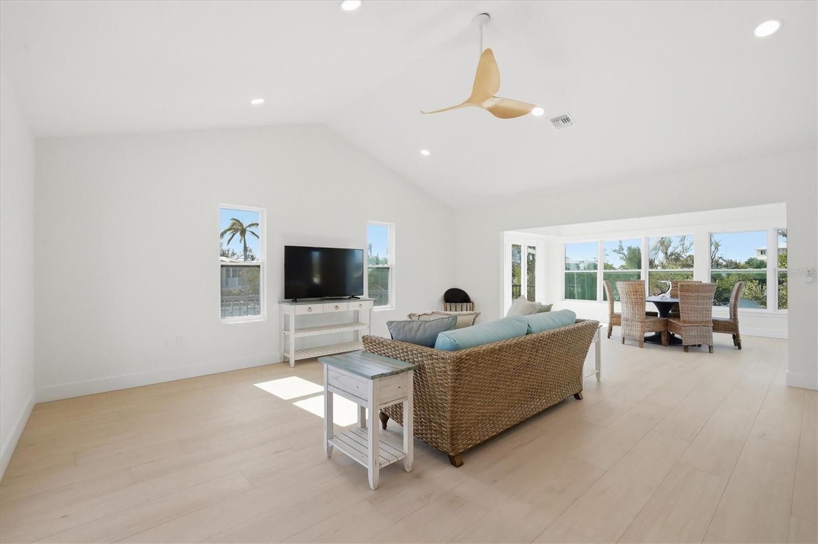 Image 12 of 41 For 281 Bocilla Drive