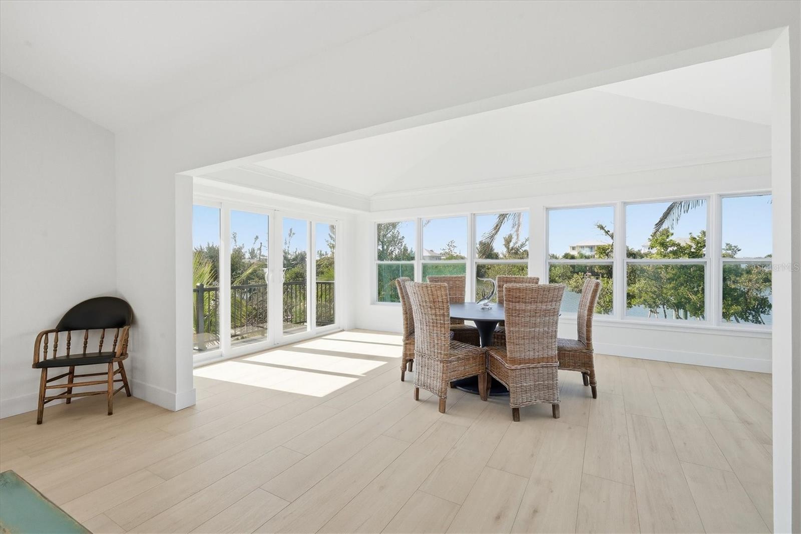 Image 15 of 41 For 281 Bocilla Drive