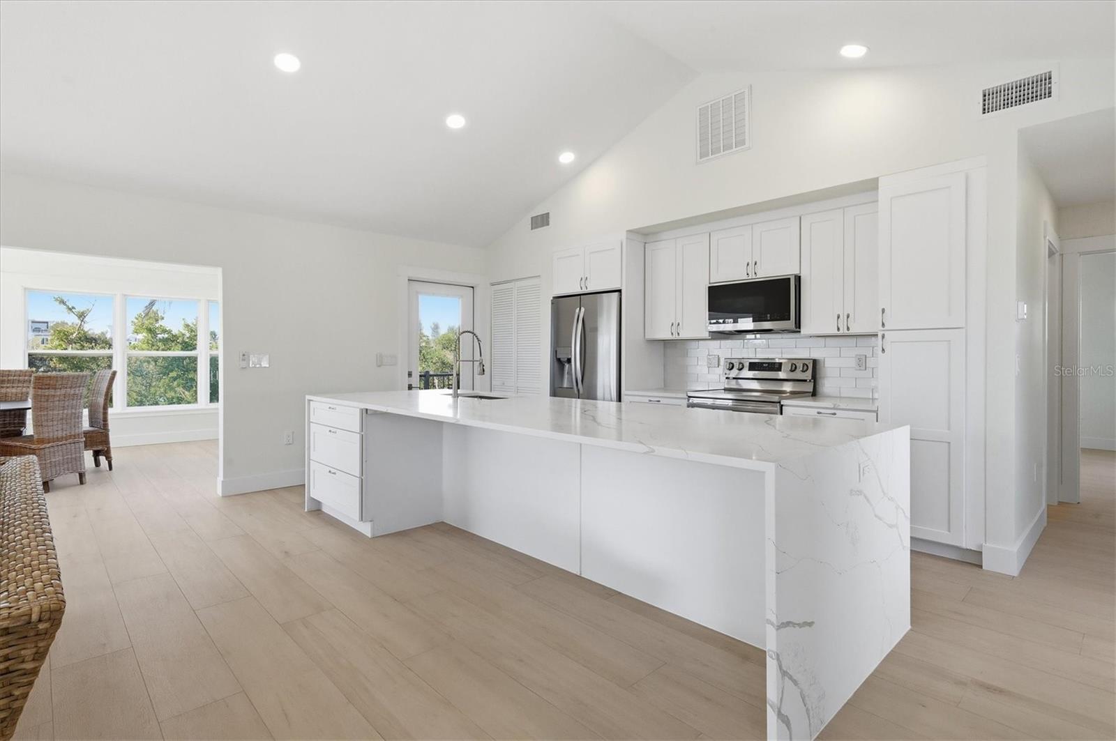 Image 16 of 41 For 281 Bocilla Drive