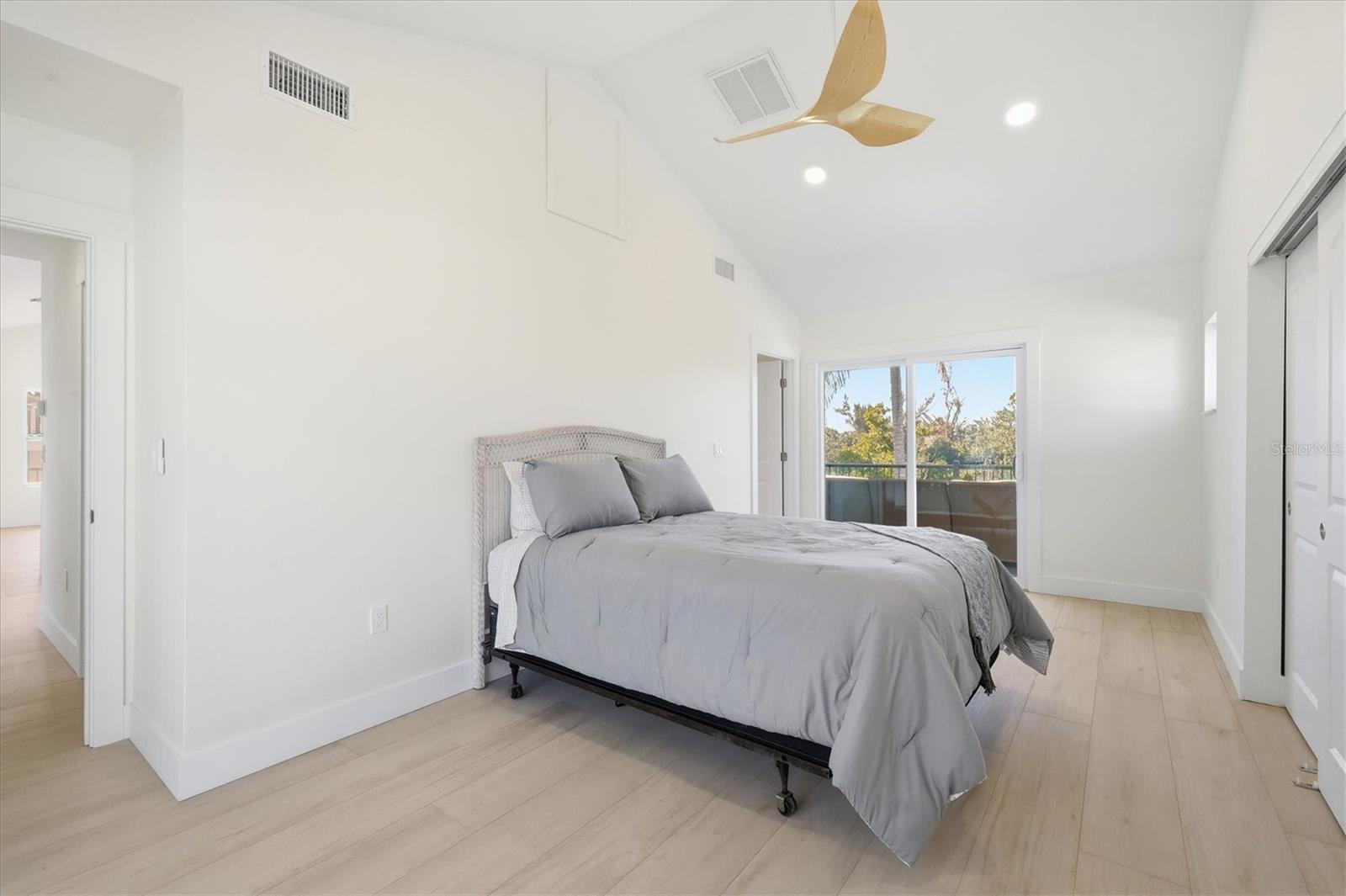 Image 18 of 41 For 281 Bocilla Drive