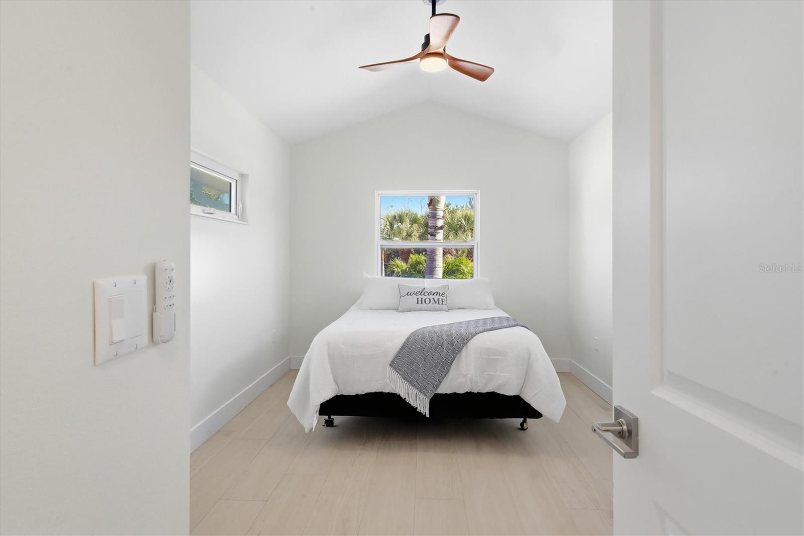 Image 21 of 41 For 281 Bocilla Drive