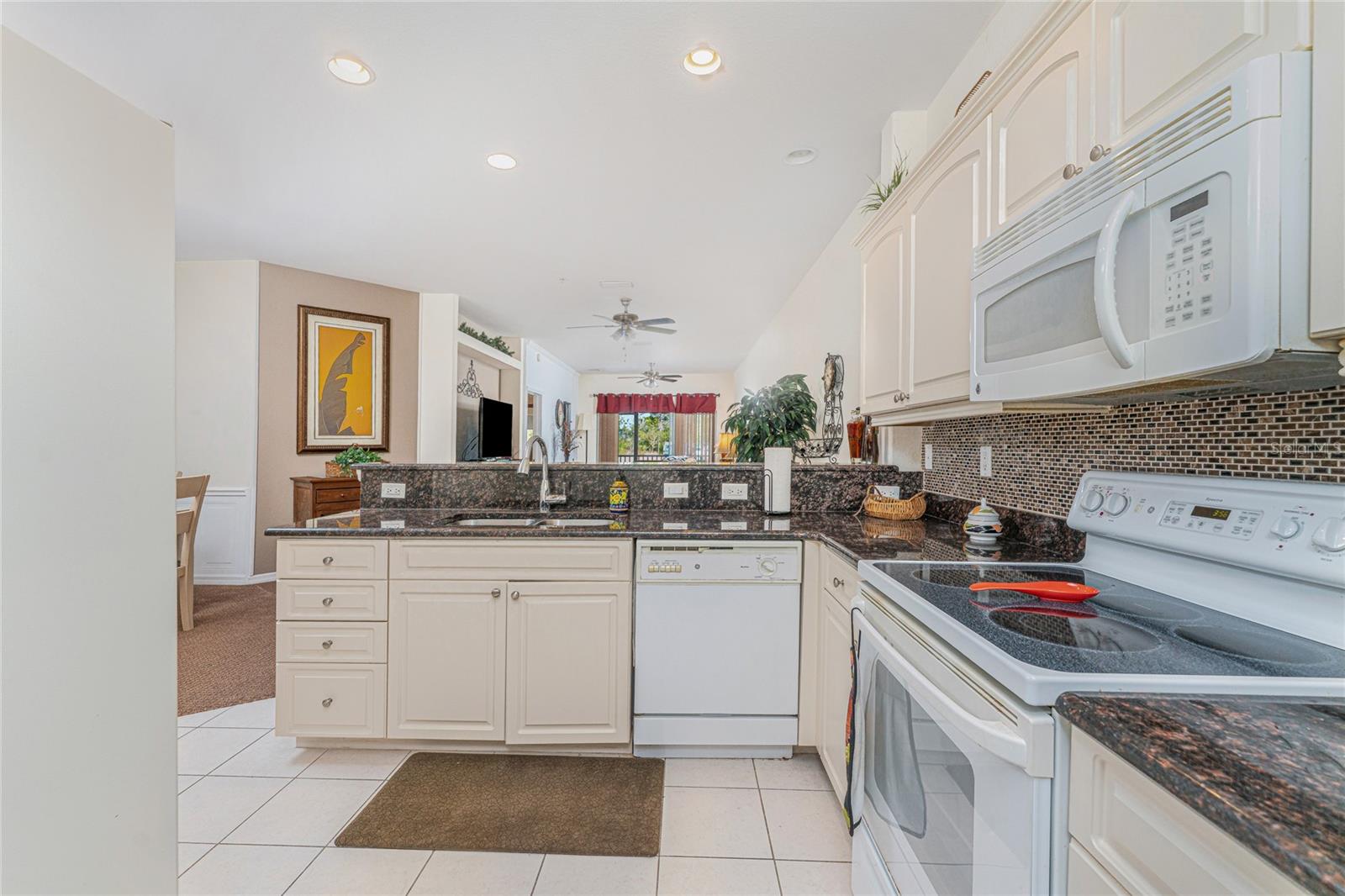 Image 22 of 46 For 102 Natures Way 2101