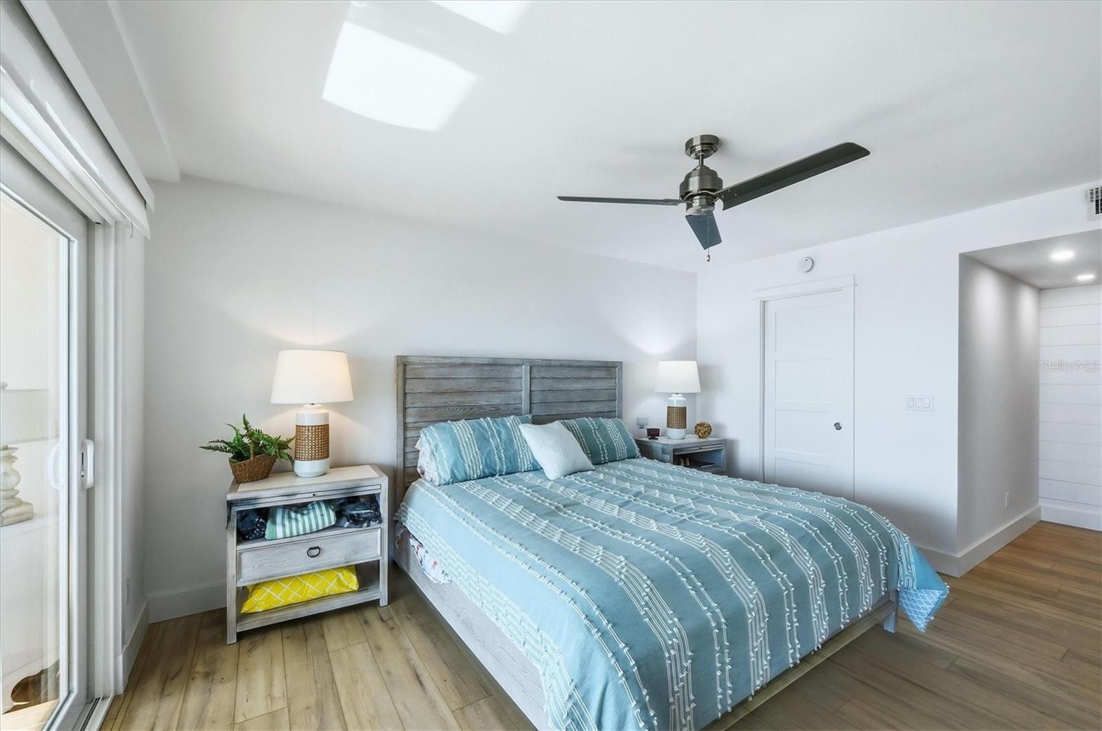 Image 18 of 57 For 11000 Placida Road 2501