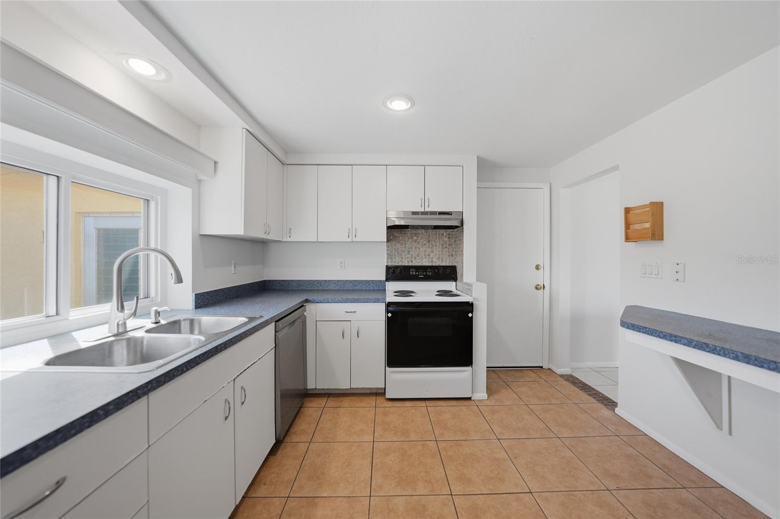 Image 11 of 54 For 60 Rotonda Circle