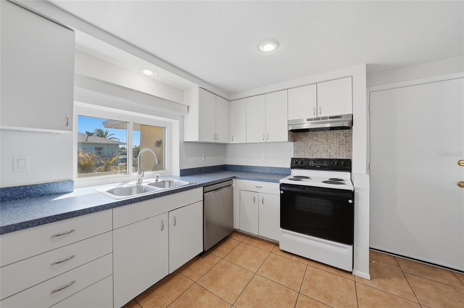 Image 12 of 54 For 60 Rotonda Circle