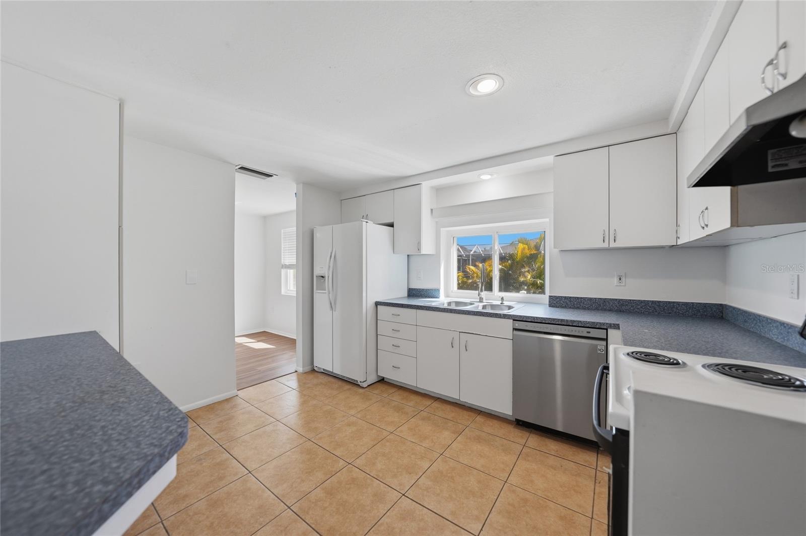 Image 13 of 54 For 60 Rotonda Circle