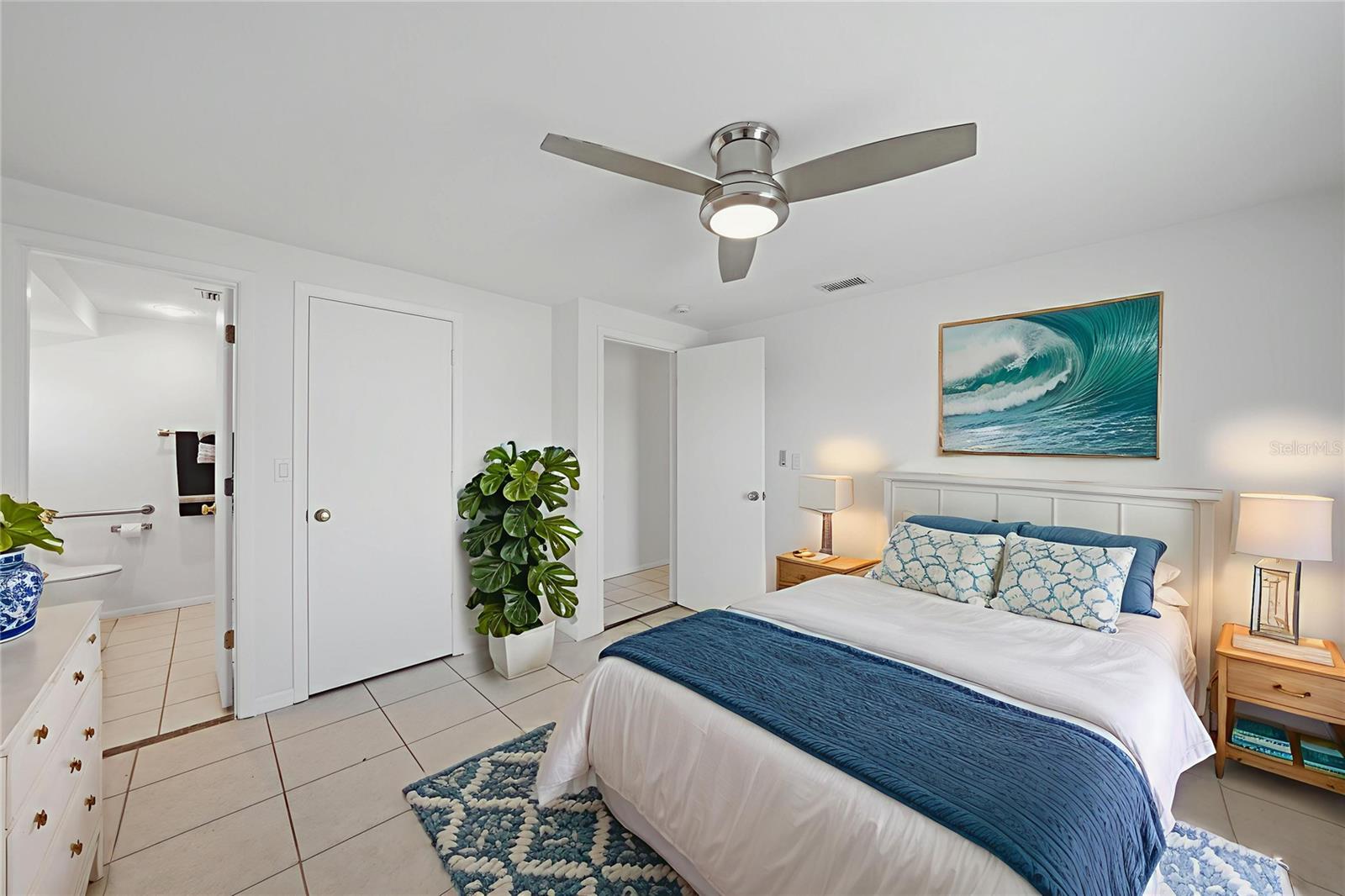 Image 14 of 54 For 60 Rotonda Circle