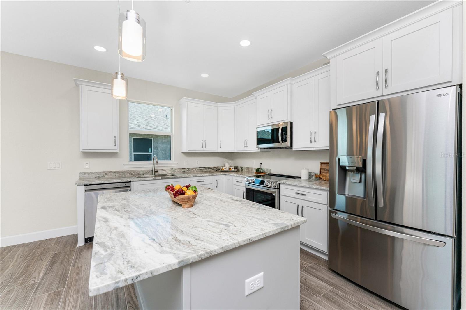 Image 16 of 57 For 399 Sunset Road N