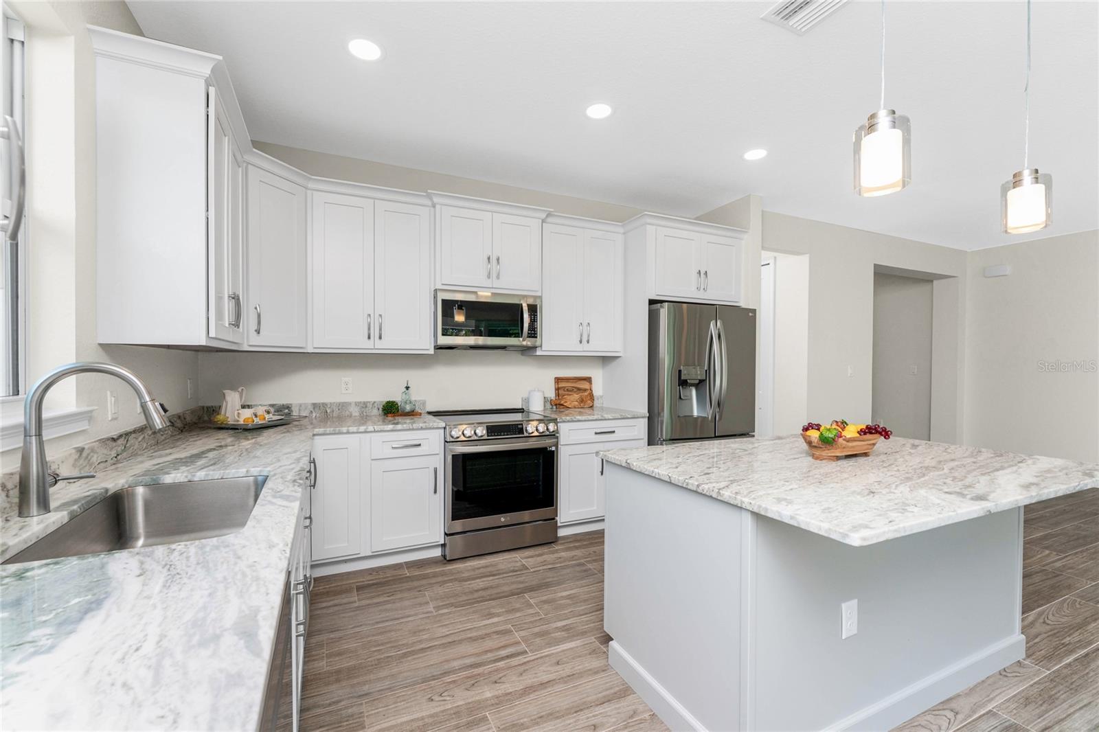 Image 17 of 57 For 399 Sunset Road N