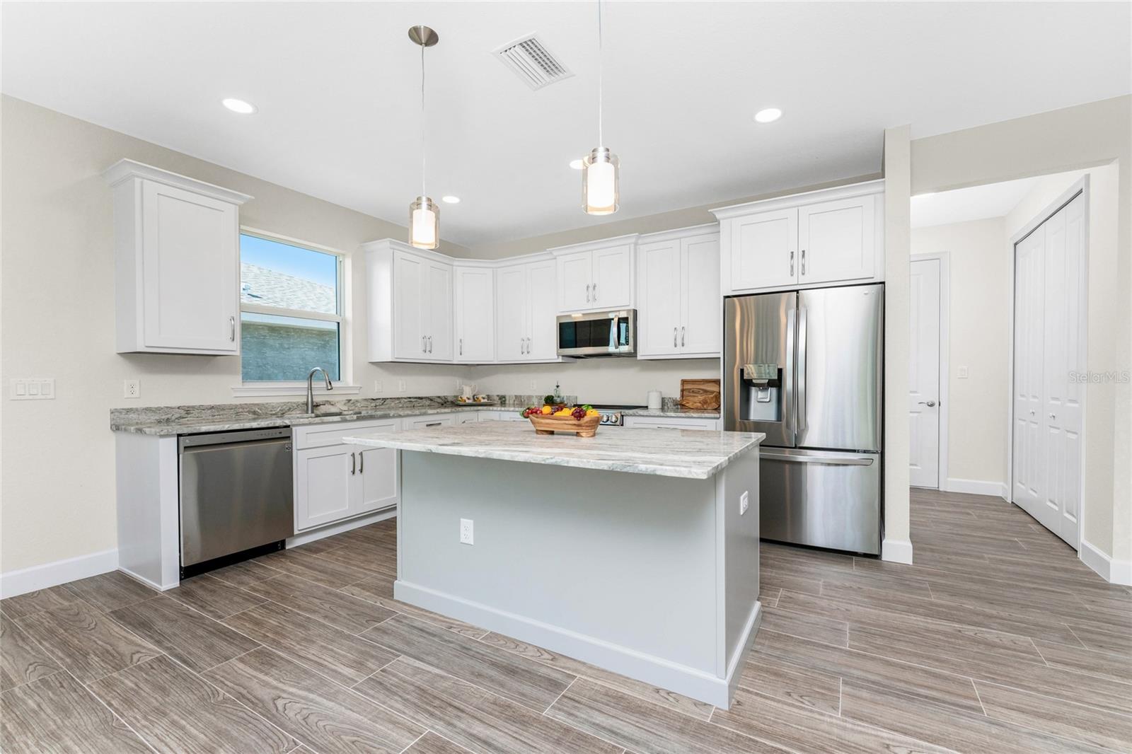 Image 5 of 57 For 399 Sunset Road N