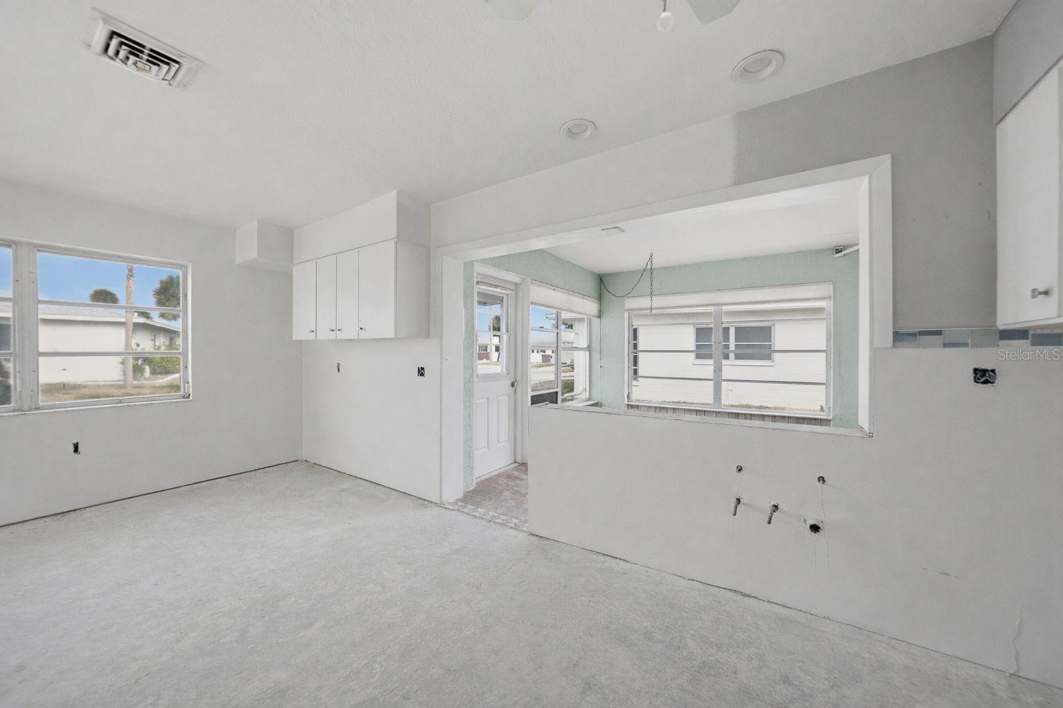 Listing photo id 12 for 40 Pearl Street 40