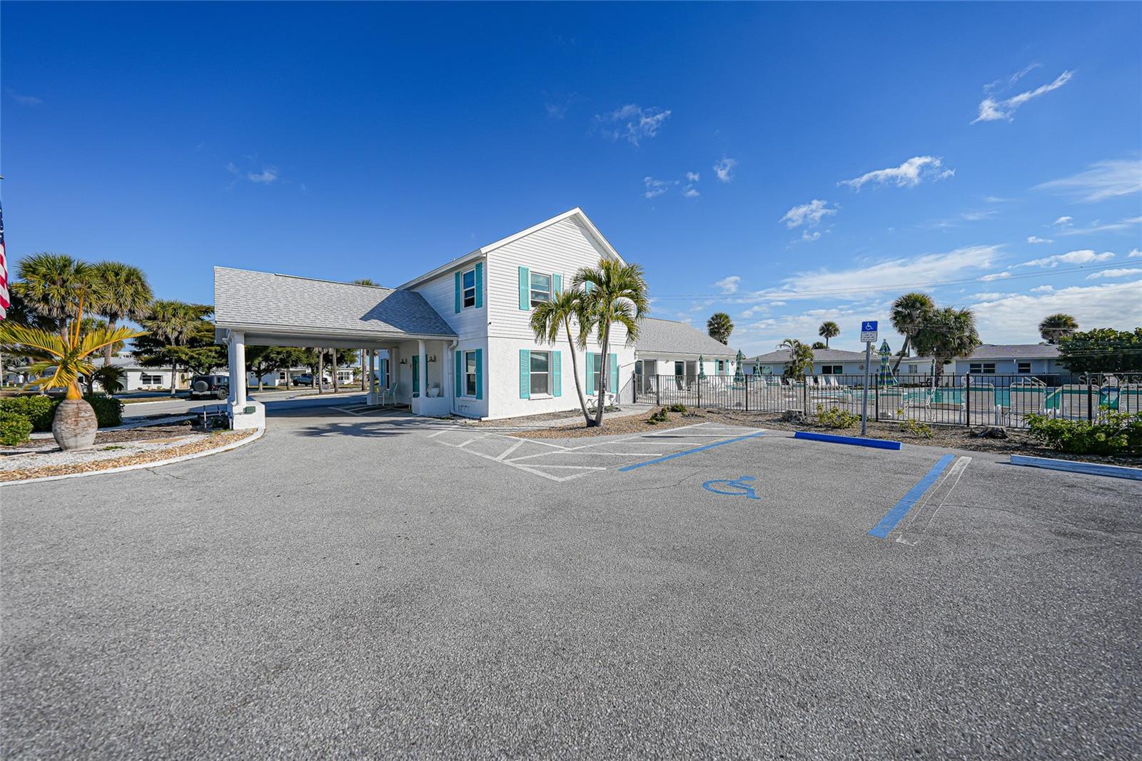 Listing photo id 34 for 40 Pearl Street 40