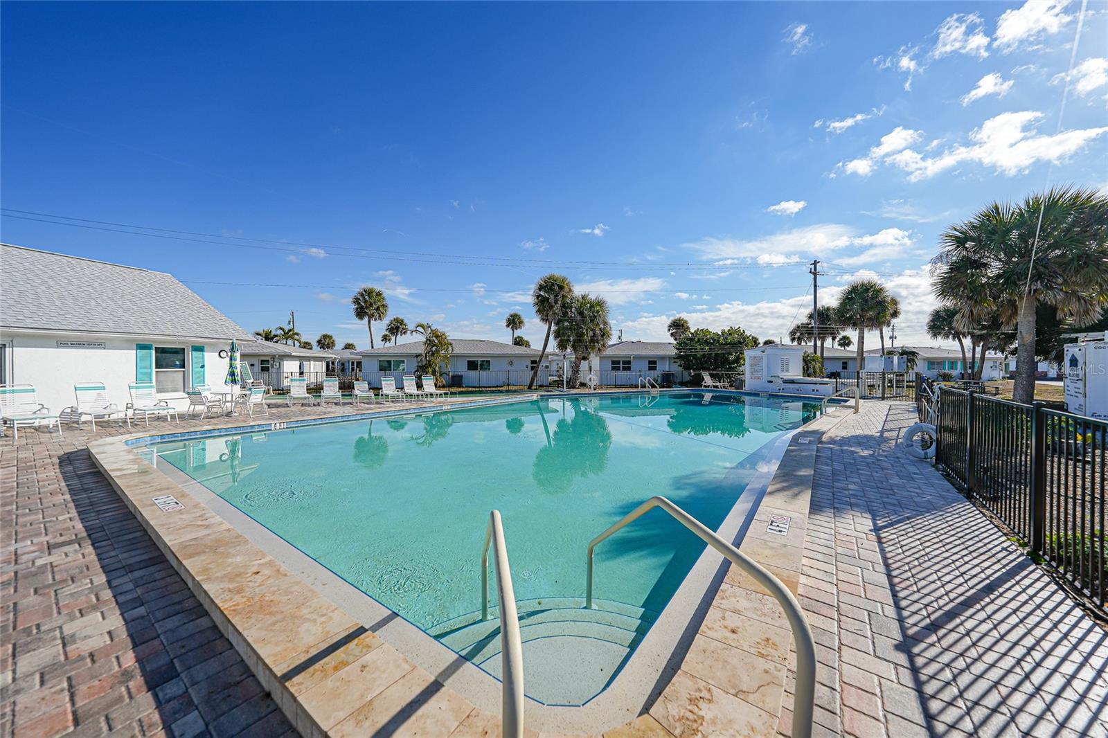 Listing photo id 37 for 40 Pearl Street 40