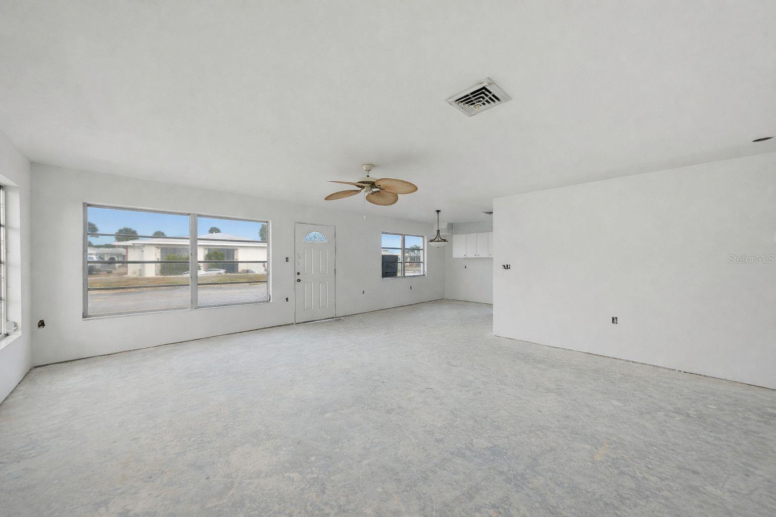 Listing photo id 3 for 40 Pearl Street 40