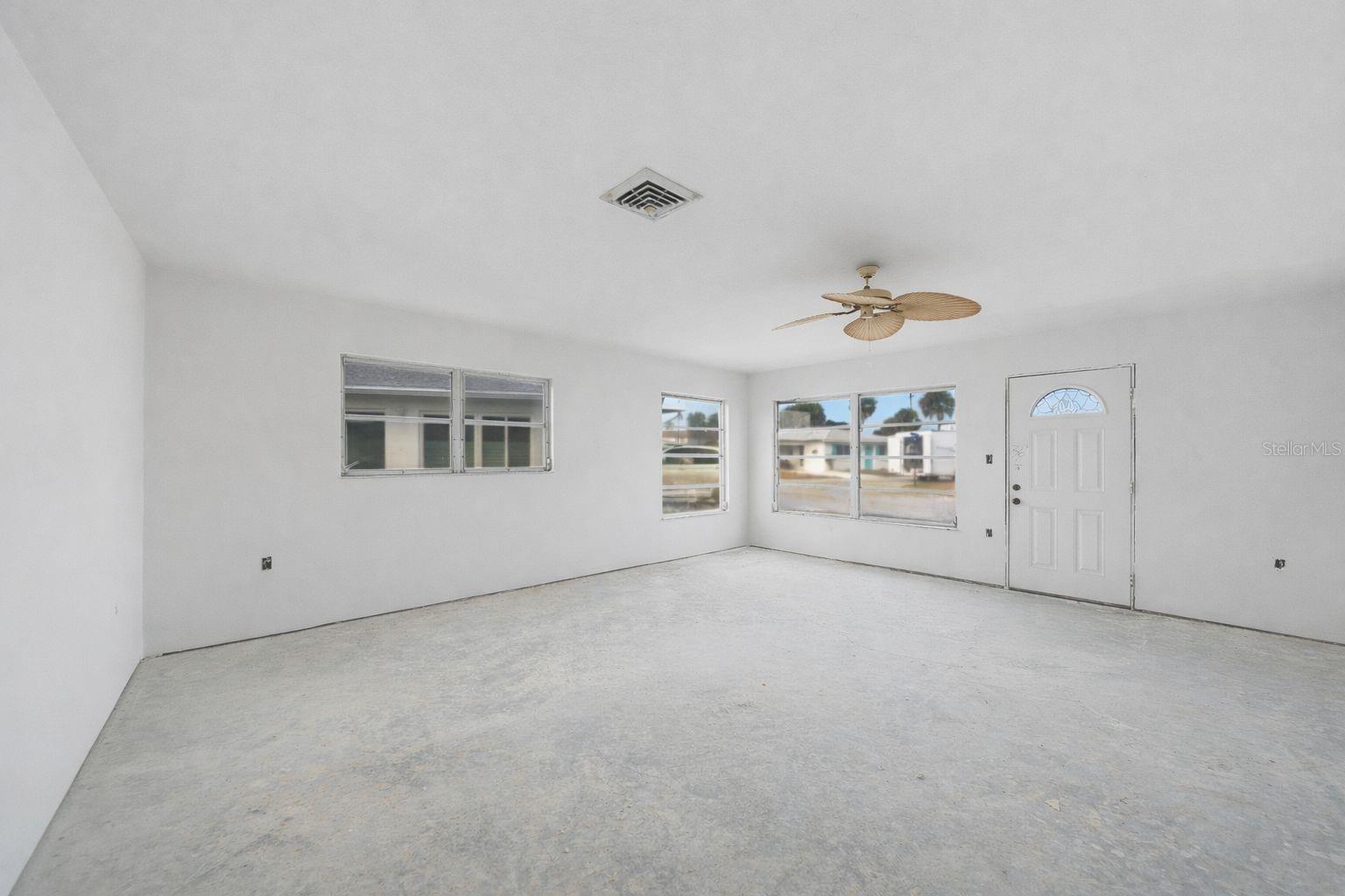 Listing photo id 5 for 40 Pearl Street 40